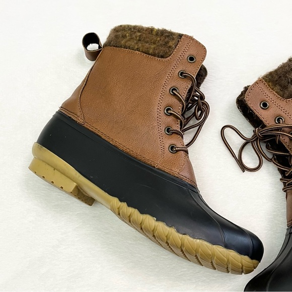 Magellan Outdoors Faux Fur Lace Up Duck Boots Women’s Size 8 - Picture 4 of 9